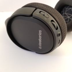 SteelSeries Arctis 1 USB-C Wireless Gaming Headset for PS5-PS4-PC-Switch – Black (Missing Dongle And Microphone As Is)