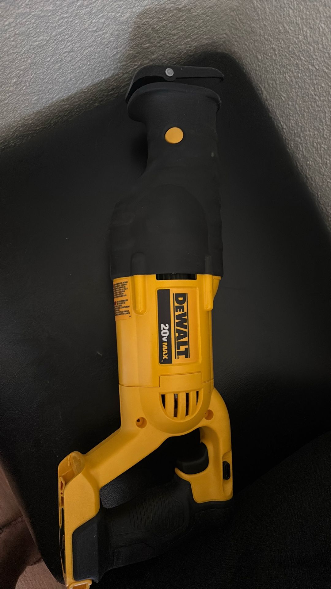 DE WALT 20 V SAW SAW REGULAR