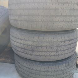 Rines 275/60/20. $1000