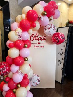 Balloon Garland backdrop chiara wall