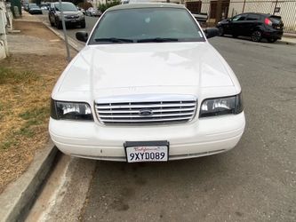 2004 crown Vic v8