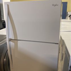 Whirlpool  White Refrigerator Top Freezer 