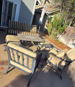 Outdoor Patio Furniture Set with Umbrella