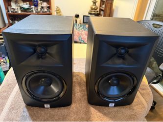 The JBL Professional LSR305 Active Studio Monitor Speakers are a pair of high-quality speakers designed for professional audio monitoring. With TRS 1/