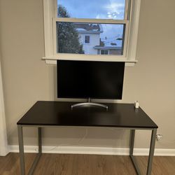 LG Monitor & Desk