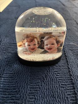Picture snow globe