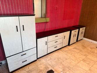 4-Piece Matching Bedroom Furniture Set w/ Large Round Mirror