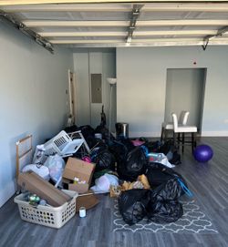 ALL JUNK IT@KE! EVERYTHING TRASH & DEBRIS