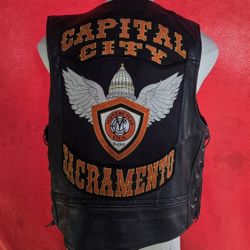 VINTAGE UNIK ULTRA LEATHER MOTORCYCLE XL VEST WHIT THREE EXTENDERS DOUBLE CHAIN INDIAN  HEAD 