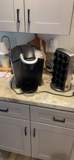 Keurig Coffee Machine with pod holder
