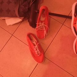 Woman's Shoes Size 6 