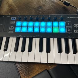 Novation Launchkey Mini Mk3 (25-Key MIDI Controller)