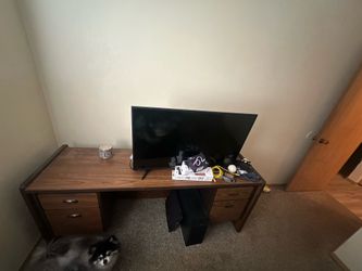 Free desk I move in 4 days