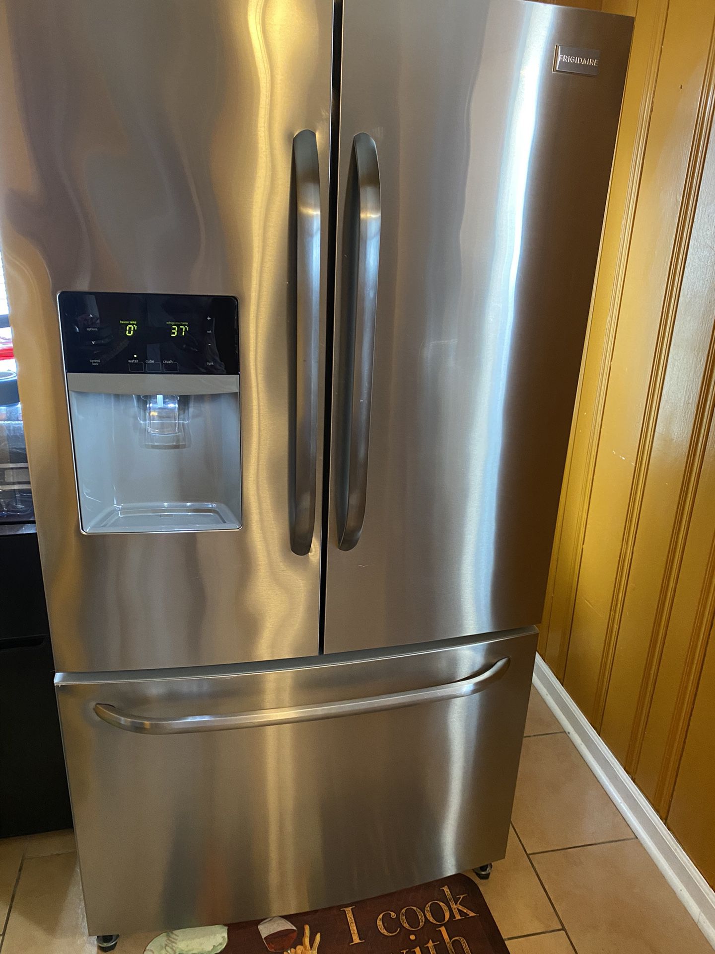 Refrigerator, Stove, Microwave 