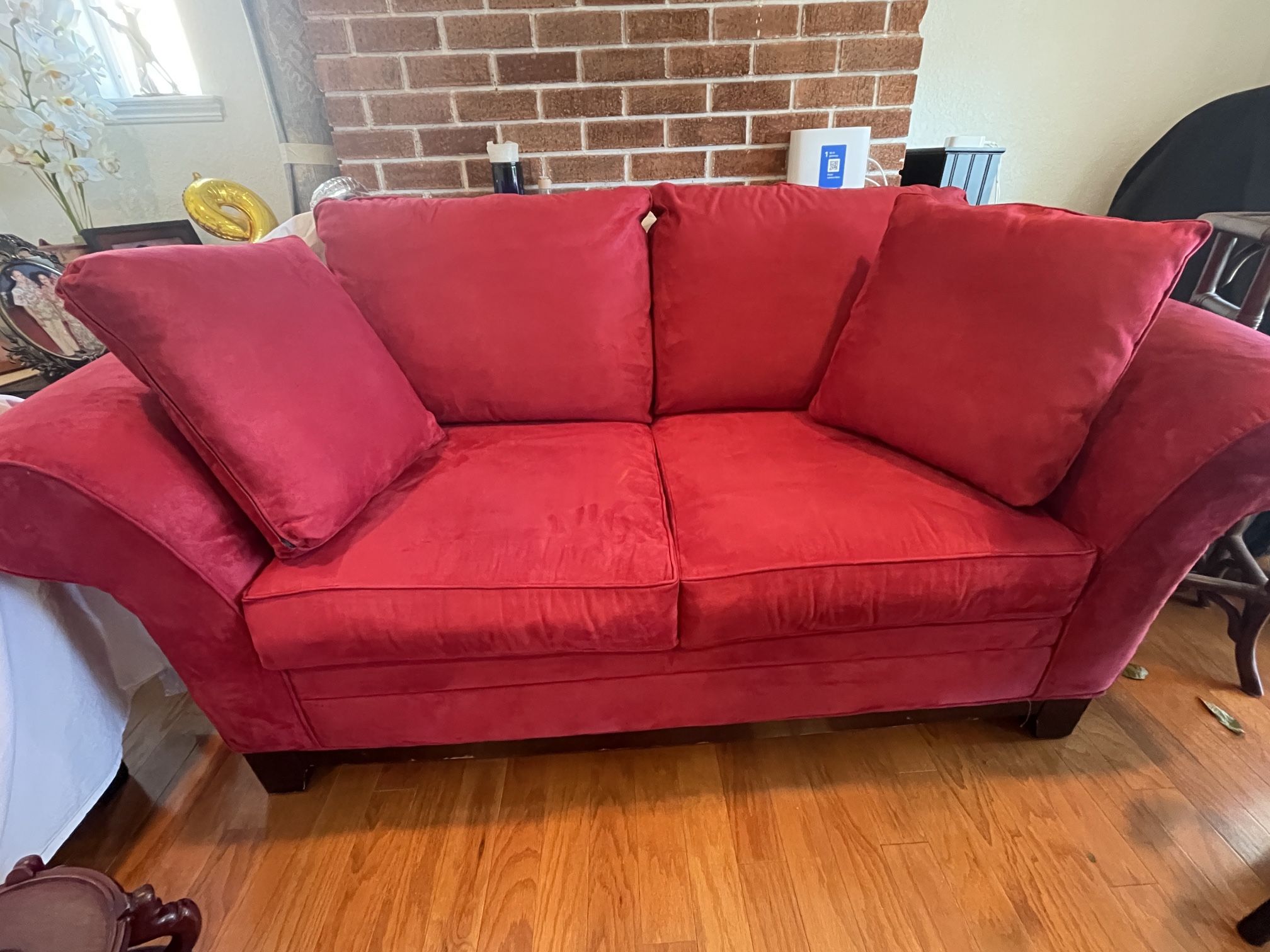 $250 - Klaussner Couch 3 seater sofa and loveseat