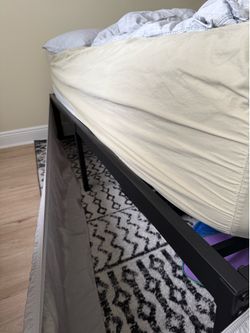 Queen metal bedframe