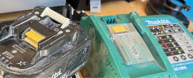 1 good Makita 5.0ah battery and fast charger