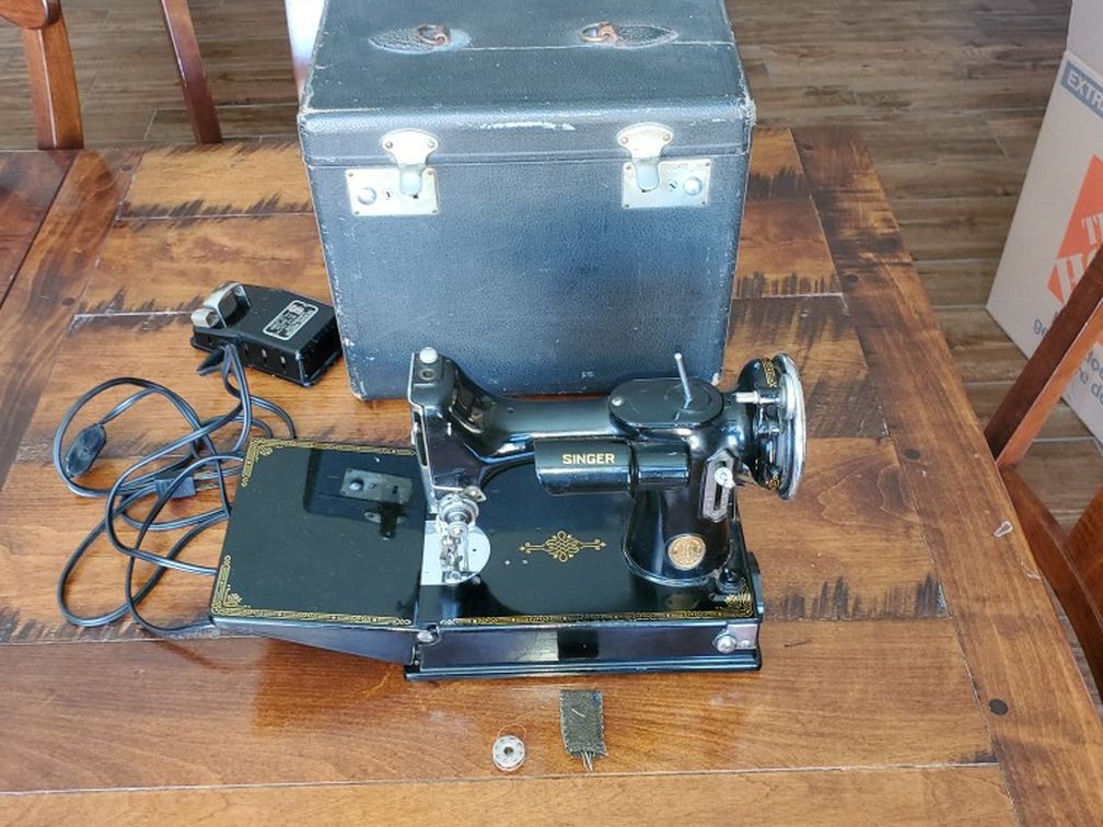 Vintage Singer Sewing Machine