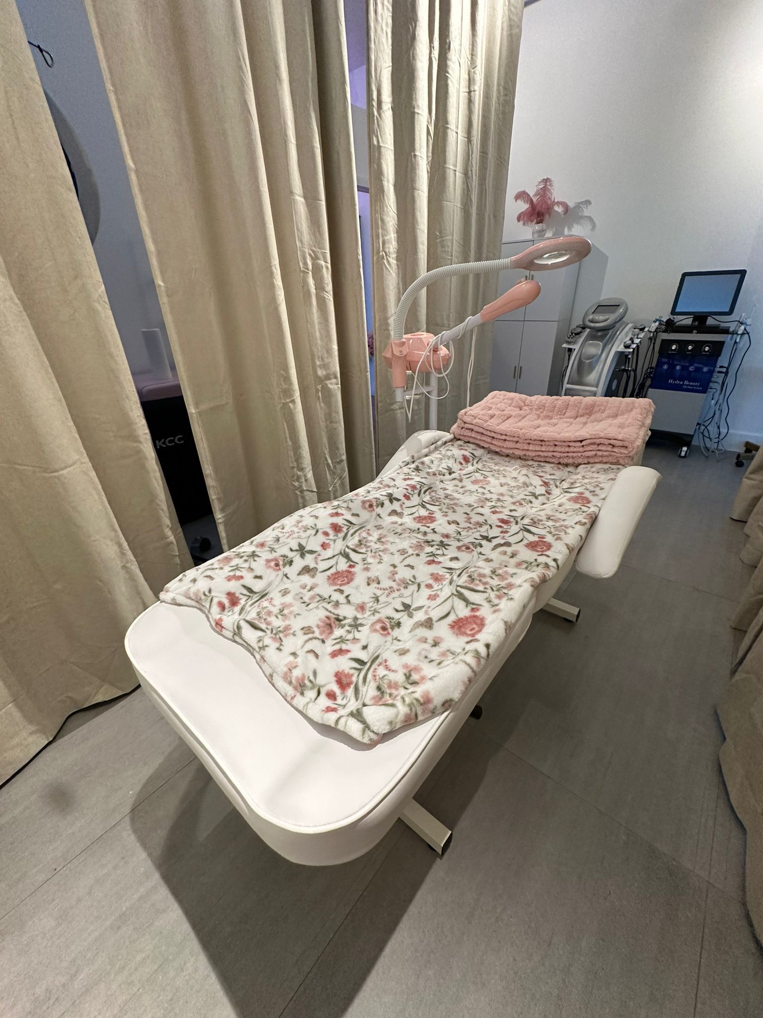 Facial Chair