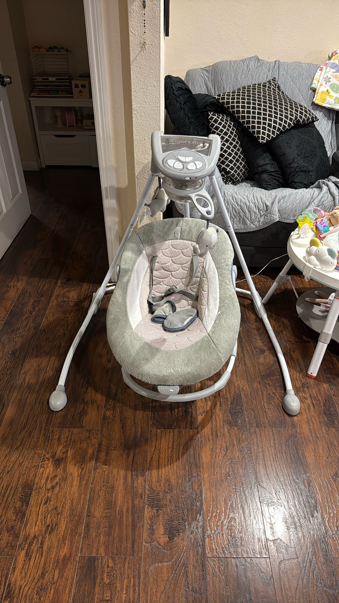 Ingenuity baby Swing And Rocker 