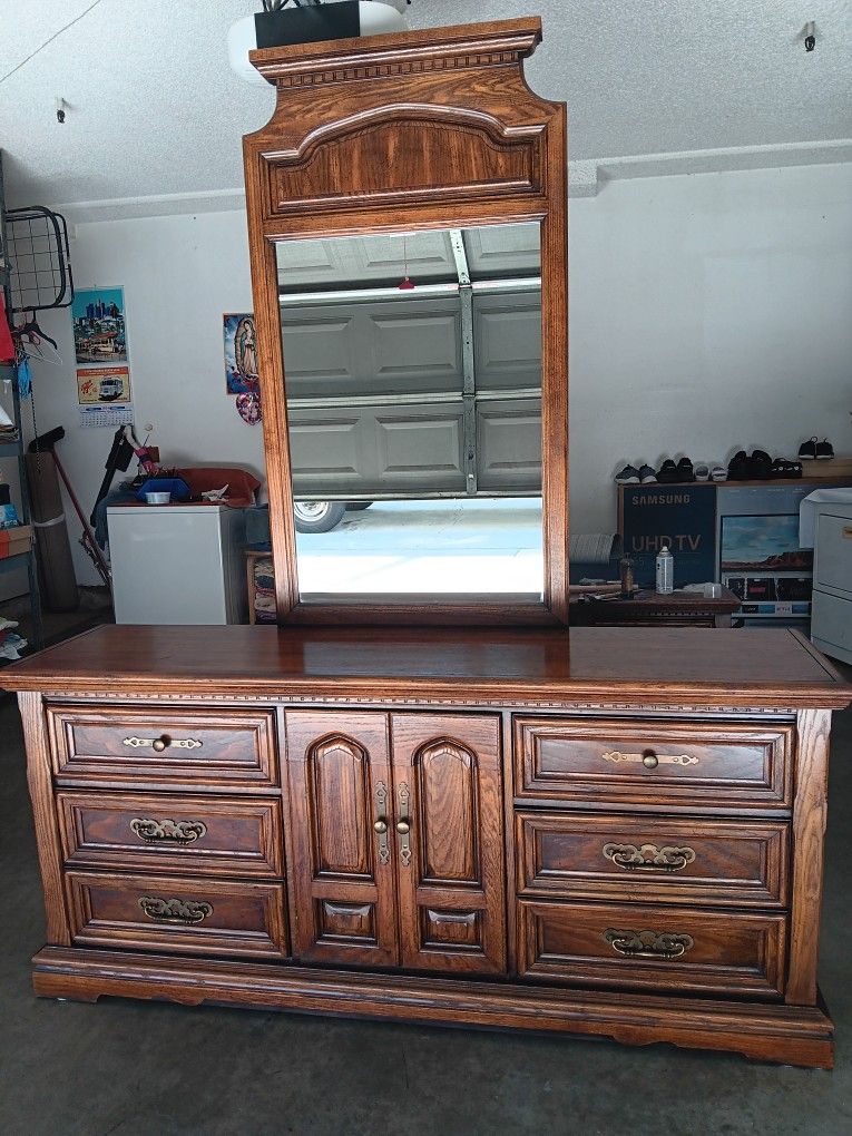 NICE SOLID WOOD MIRRORED DRESSER IN ENGLISH OAK COLOR