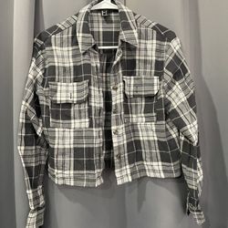 Women’s cropped button down shirt