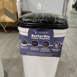 NEW PetFusion Portable Cat Litter Disposal / Dog Waste Trash Can – Locking Lid – White 