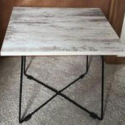 Table (Marble Material 17.5x17.5x15.5in)