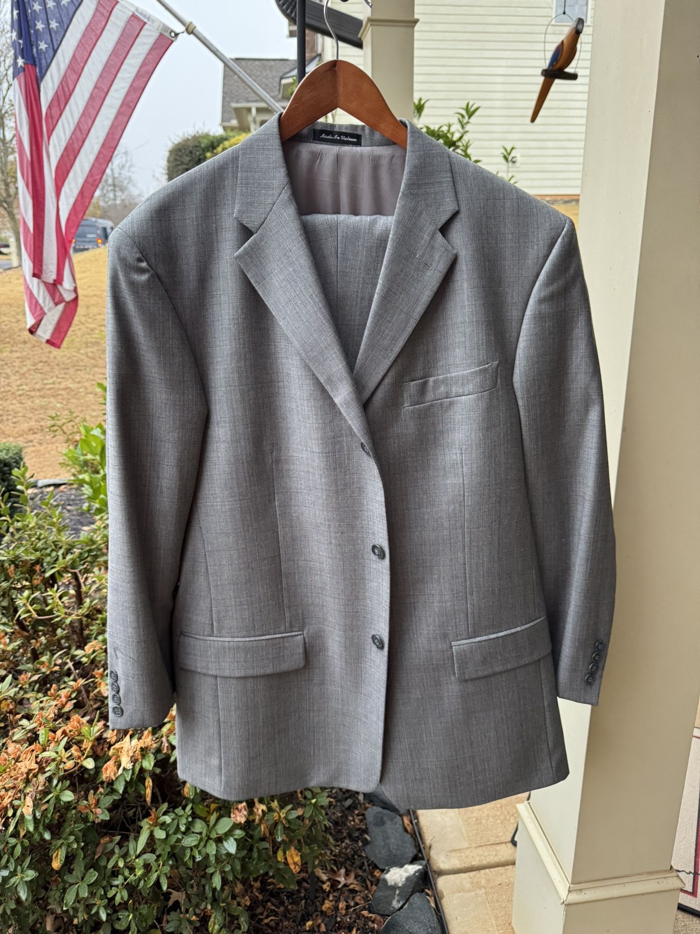Elegant Perry Ellis Gray Suit for Men - Size 44R