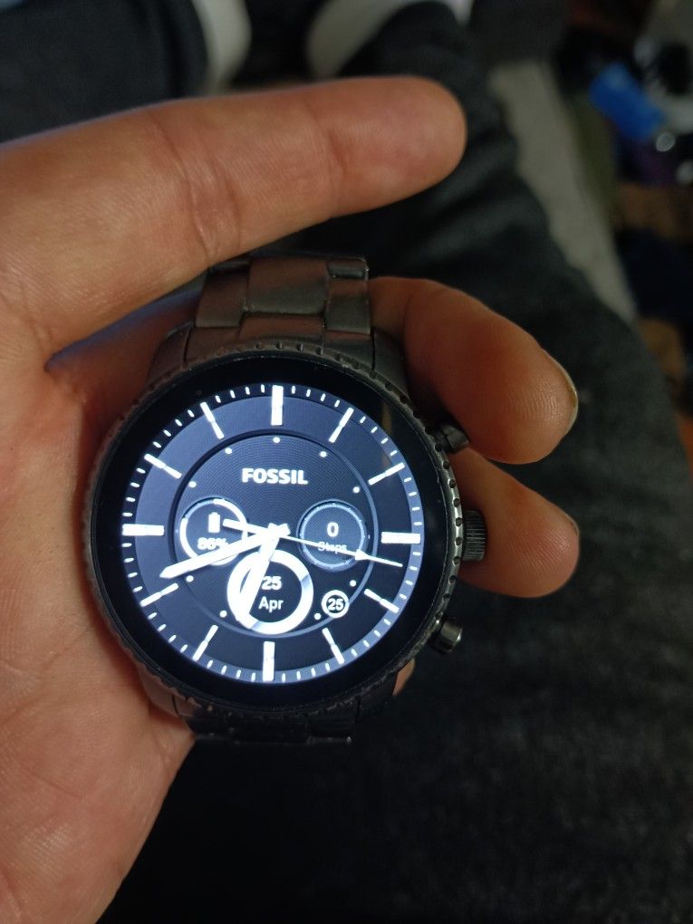 FOSSIL SMARTWATCH.... GREAT CONDITION....