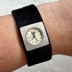 VINTAGE THE DISNEY STORE MICKEY MOUSE BLACK STRAP WRIST WATCH BRACELET Y2K