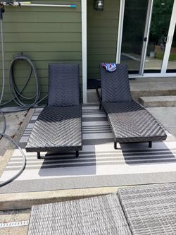 Chaise lounge chairs