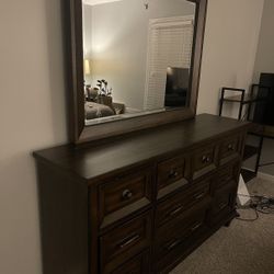 Dresser w/ mirror
