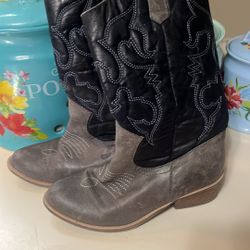 Women’s Gray And Black Western Boots Sz 6.5