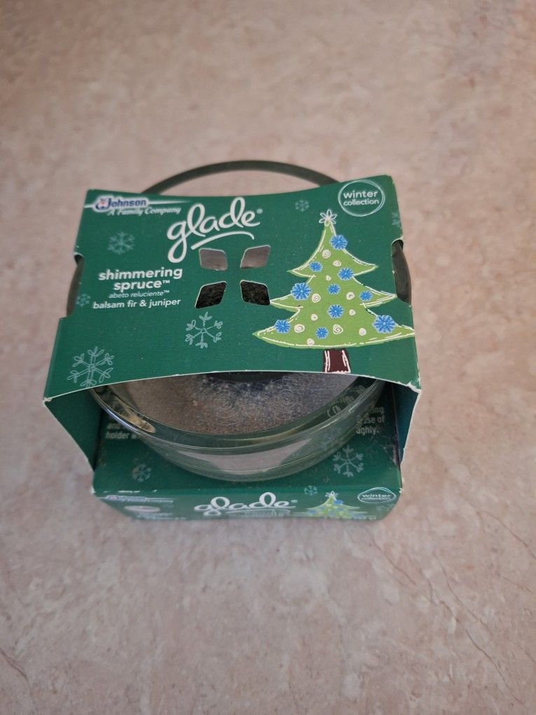 Glade Scented Oil Candle with Christmas Scent