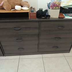 2 Dressers and 2 nightstands