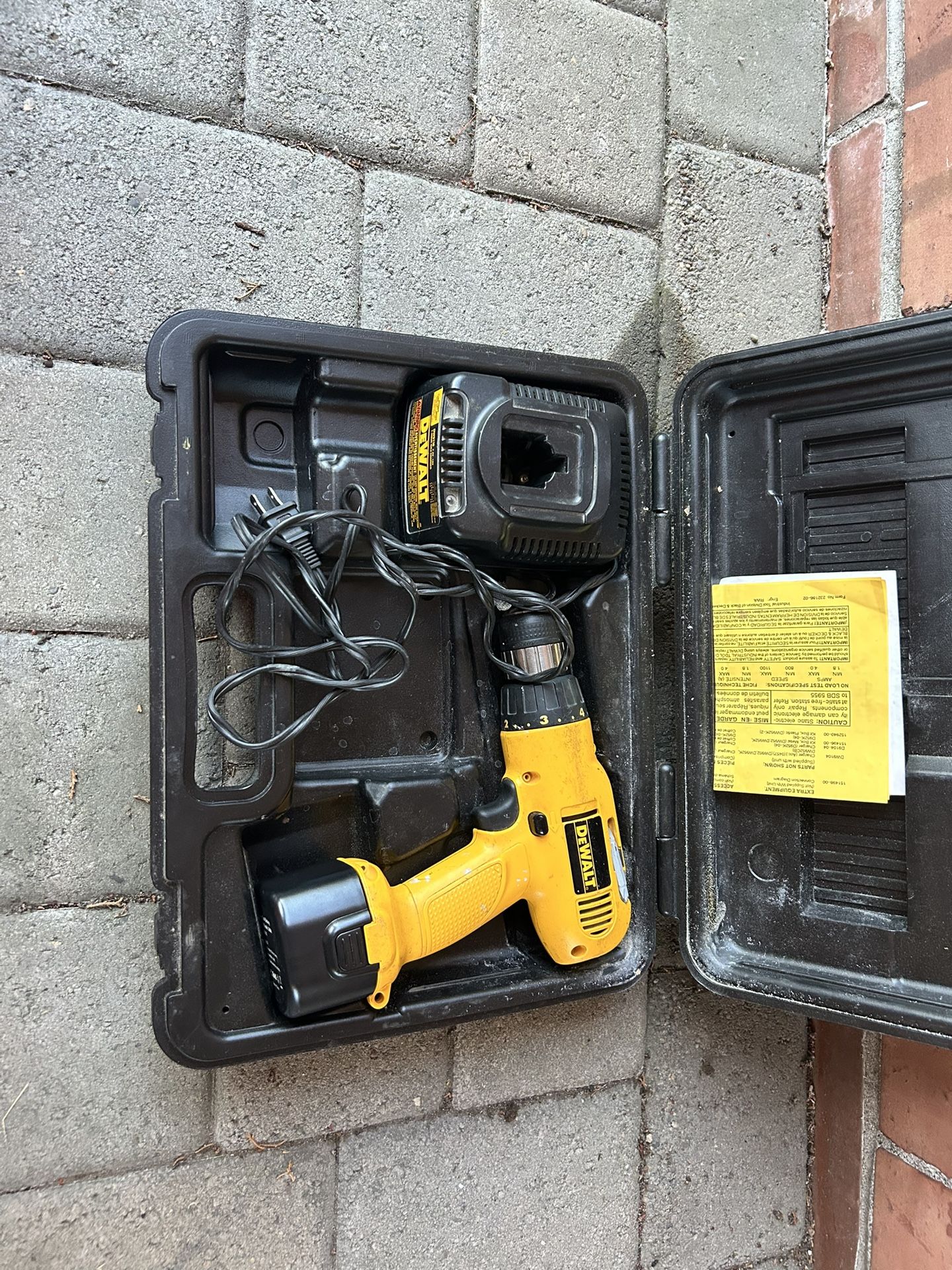 Dewalt 3/8" (9.6v) Drill DW952 With Battery, Charger And Case