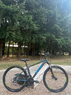 GT Aggressor Pro Mountain Bike – Medium Frame - Bicycle Disc Brakes