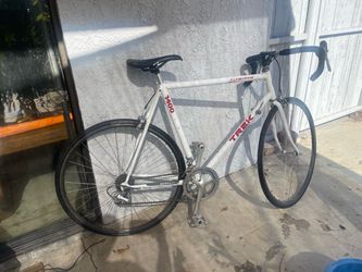Trek 1400 road bike 105 Shimano components