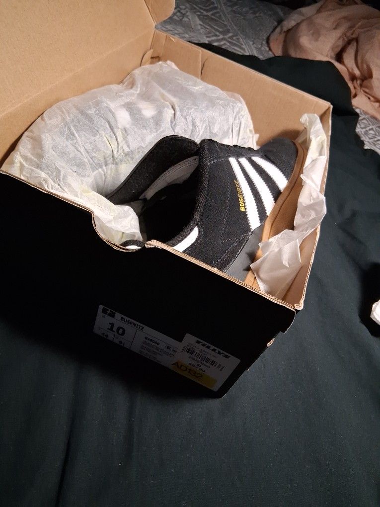 Size 10 Blk Wht Gold Skateboarding Adidas Busenitz