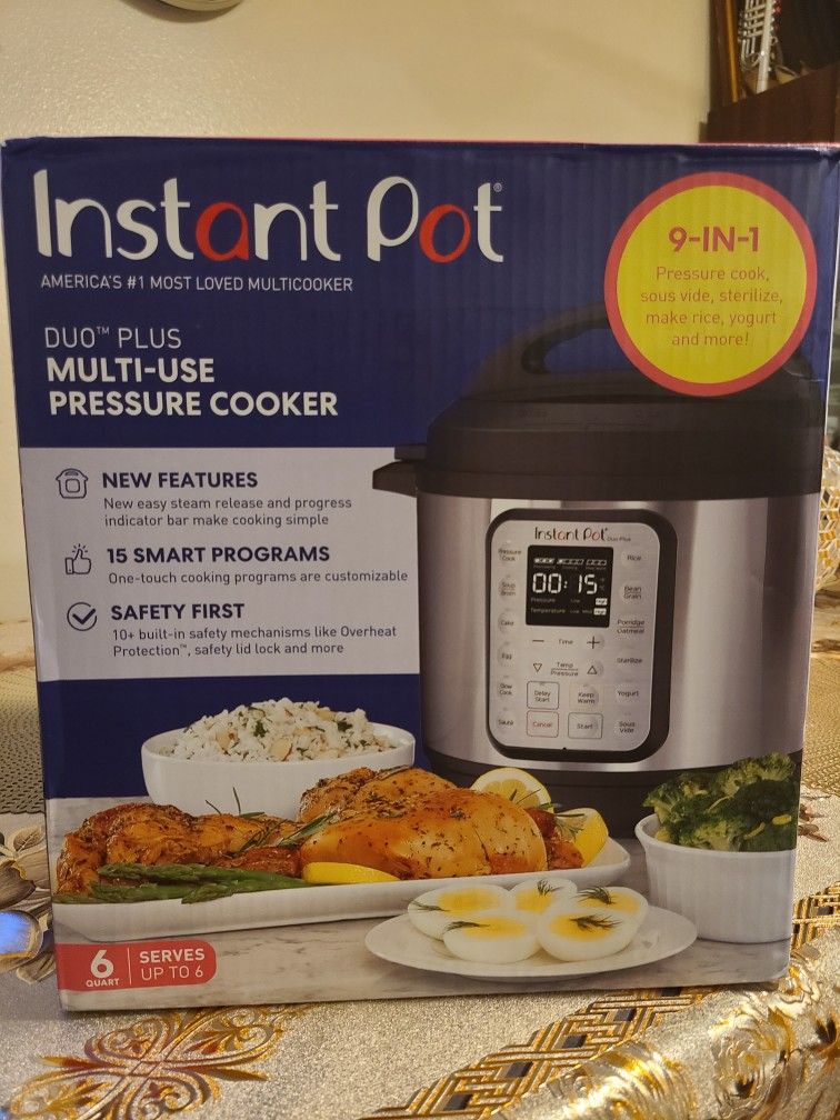 semi new instant pot duo plus multi use pressure cooker 6QT in good condition 