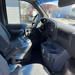 2002 GMC Savana cutaway Box Truck