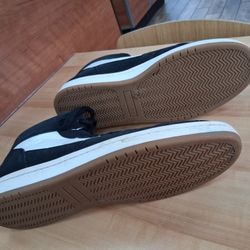 Guess Size 13
