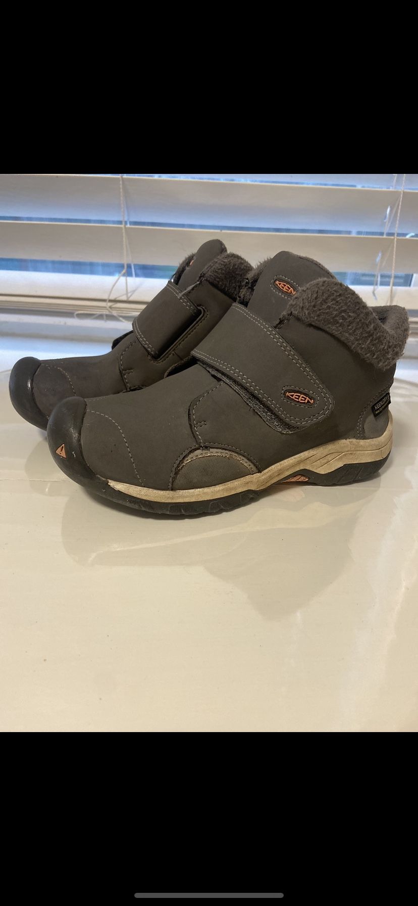 Keen Kootenay III kids waterproof snow boots, size 13  Very warm/ waterproof... ‼️