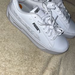 Puma women’s size 8 shoe