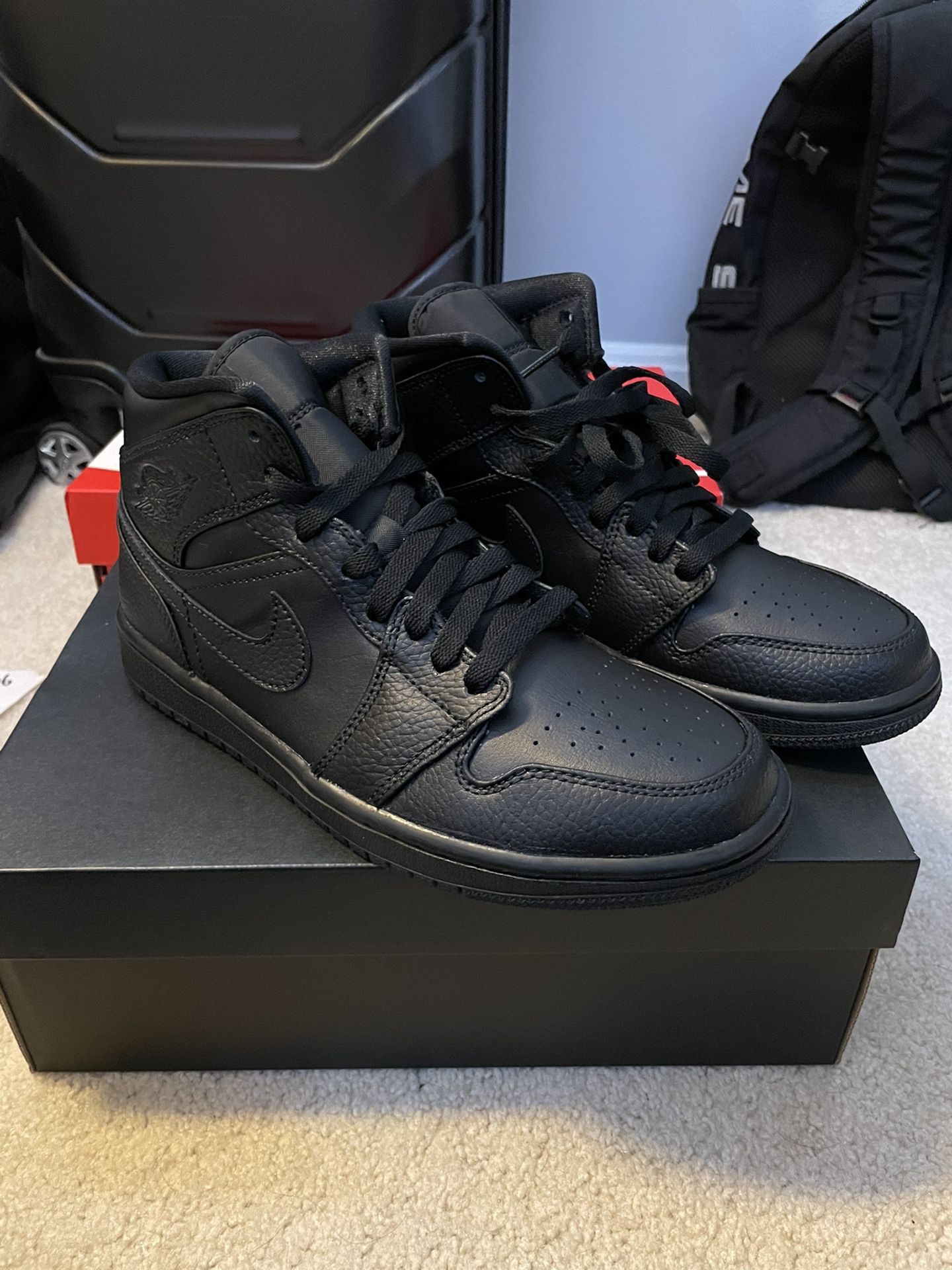 Nike Jordan 1 Mid Triple Black
