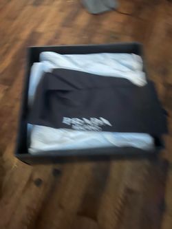 Prada sneaker brand new never worn in the box it's 900 you will be blocked. Do not ask for anything $900
