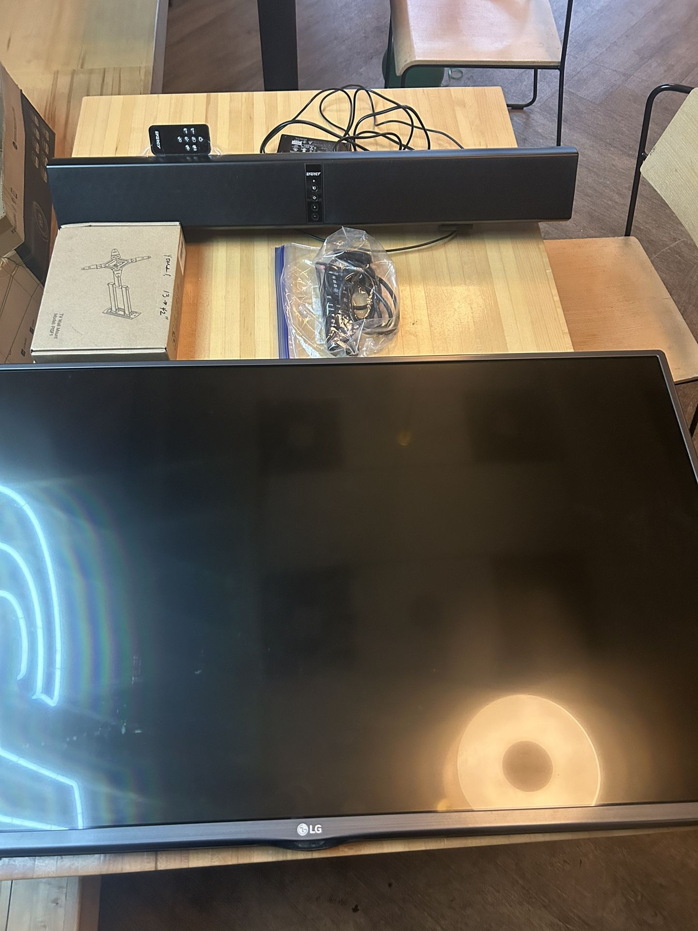 42 Inch LG Tv With Energy Speaker And Wall Mount (price Negotiable)