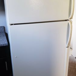  FRIGIDAIRE REFRIGERATOR! Pickup In Tampa!
