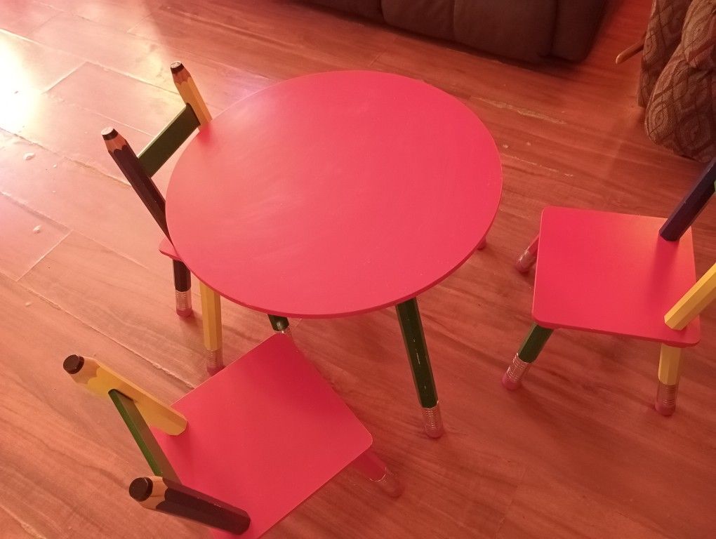 Crayons Table And Chairs
